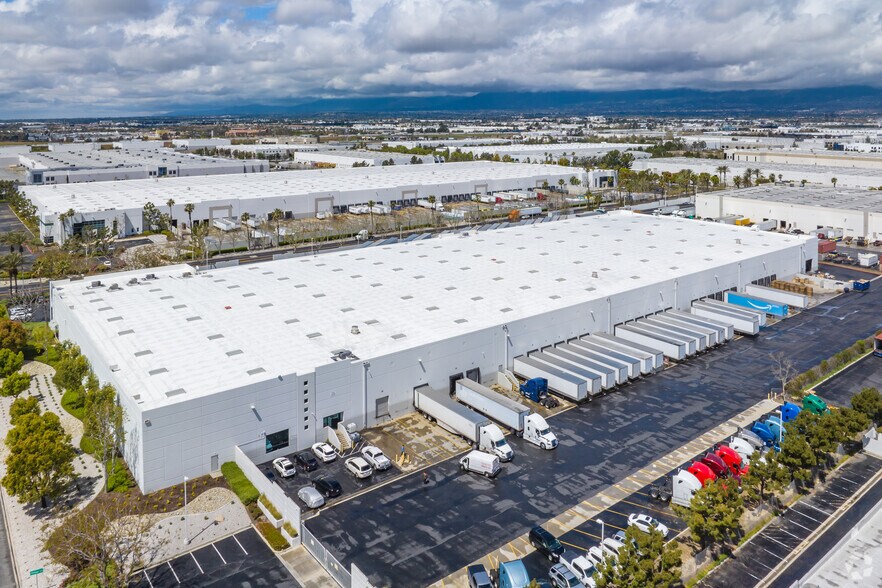 More Photos Of 740 Vintage Ave, Ontario Warehouse For Lease