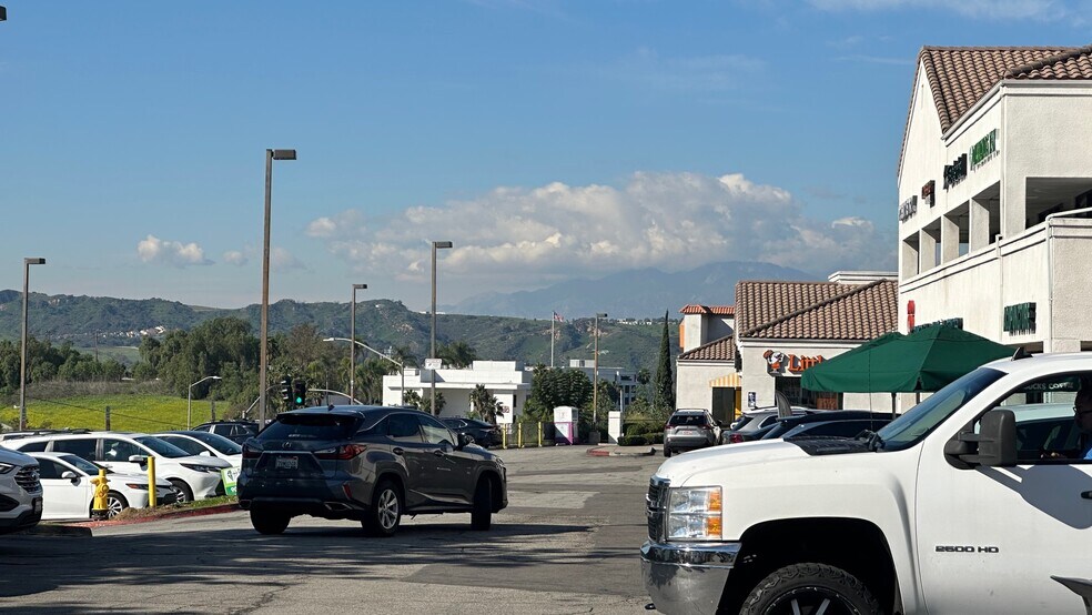 More Photos Of 3000-3096 W Temple Ave, Pomona Freestanding For Lease