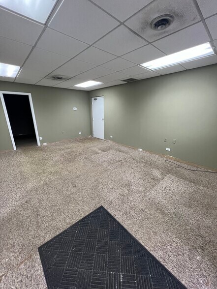 More Photos Of 13901-13909 Kostner St, Crestwood Warehouse For Sale