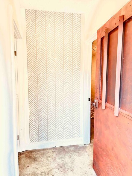 More Photos Of 380 SW Amal Dr, Atlanta Freestanding For Sale