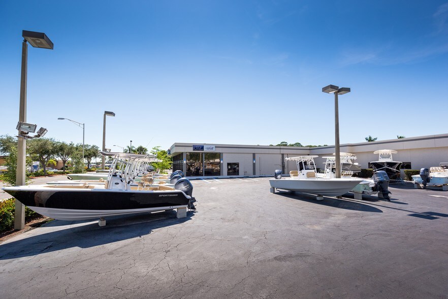 More Photos Of 2625 Davis Blvd, Naples Auto Dealership For Sale