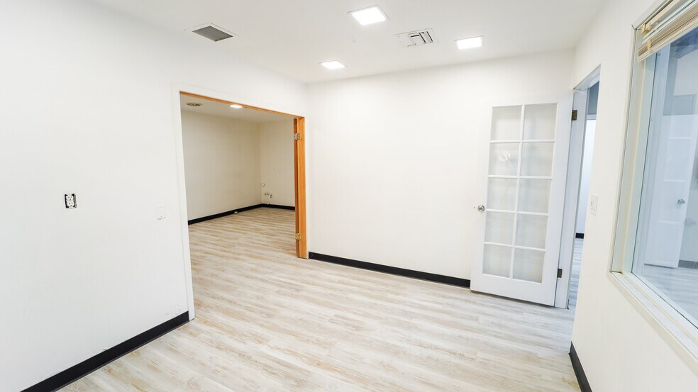 More Photos Of 1900 E Warner Ave, Santa Ana Light Manufacturing For Lease