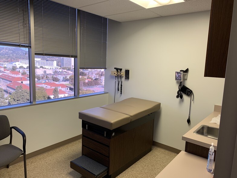 More Photos Of 2080 Century Park E, Los Angeles Medical For Lease