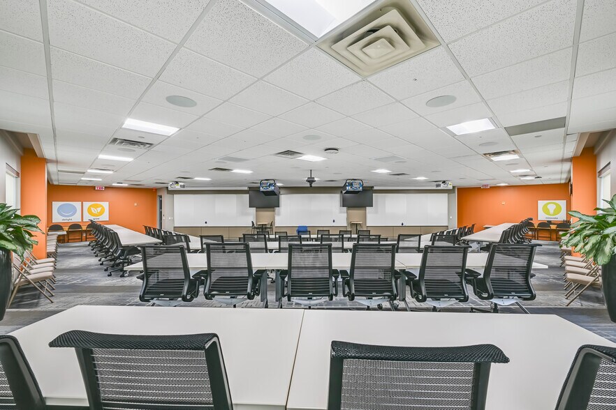 More Photos Of 5601 Headquarters Dr, Plano Office For Sale