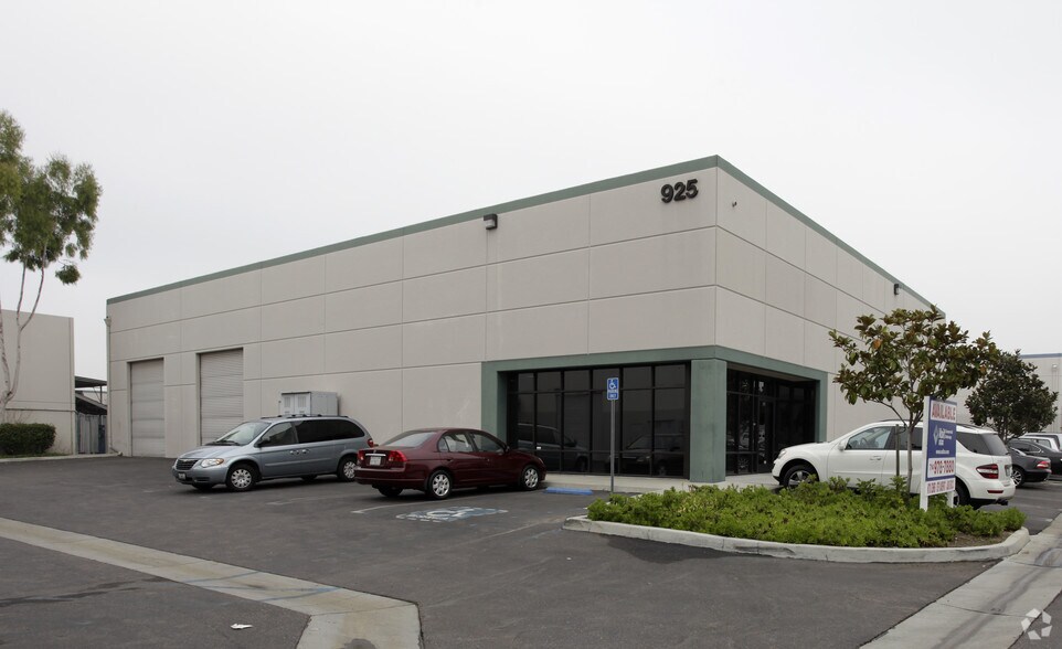 More Photos Of 925 E Orangefair Ln, Anaheim Warehouse For Lease