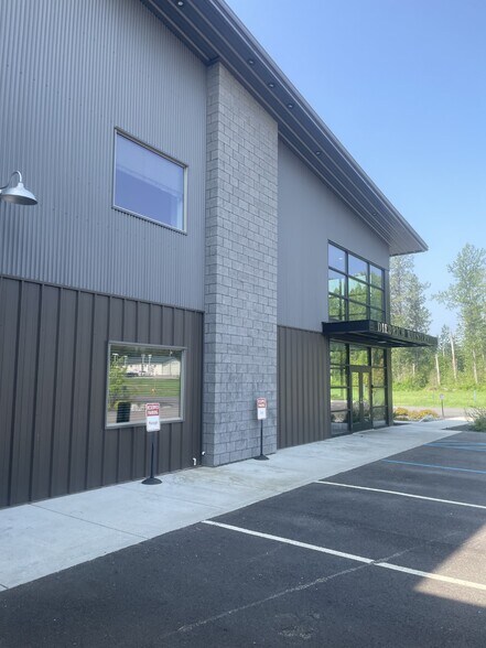 More Photos Of 850 Hawthorne Ave, Ponderay Manufacturing For Lease