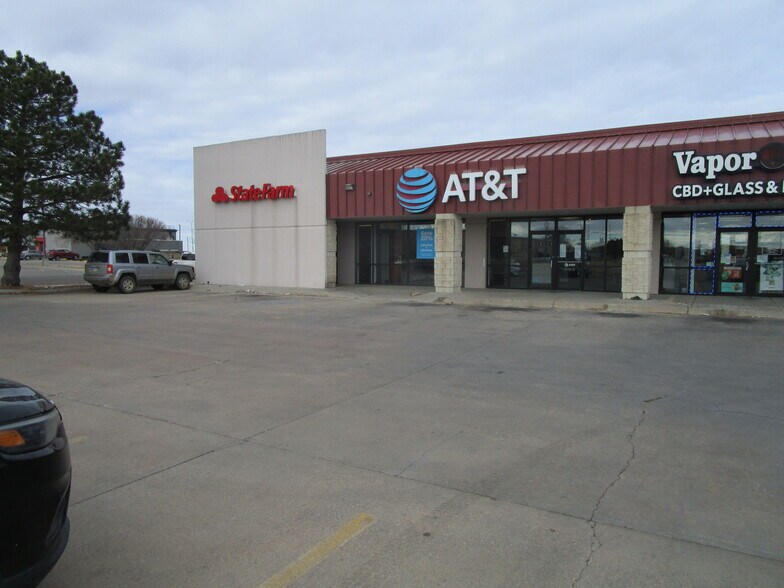 More Photos Of 111 E Tucker Rd, Liberal Office For Lease