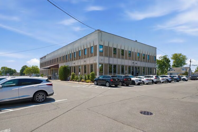 More Photos Of 150 E Sunrise Hwy, Lindenhurst Medical For Lease