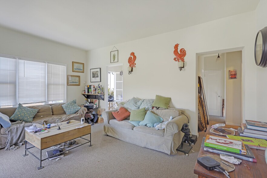 More Photos Of 153-157 W Channel Rd, Santa Monica Apartments For Sale