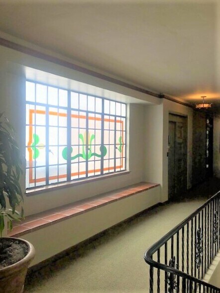 More Photos Of 12-22 S Oakland Ave, Pasadena Storefront Retail Office For Lease