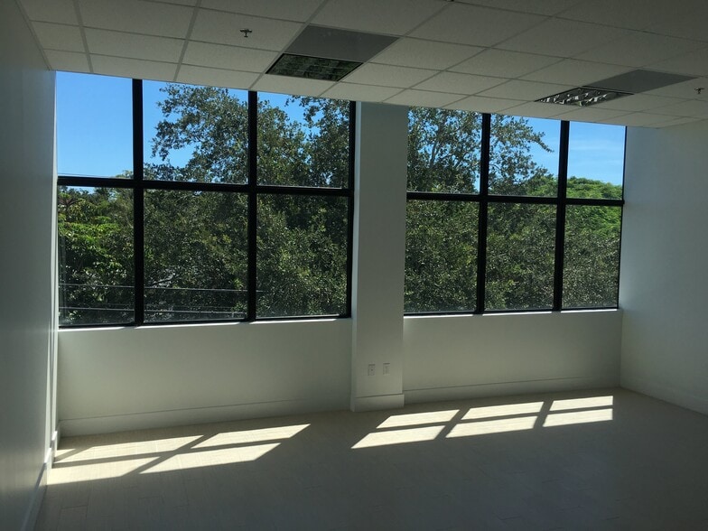 More Photos Of 11915-11975 S Dixie Hwy, Pinecrest Storefront Retail Office For Lease