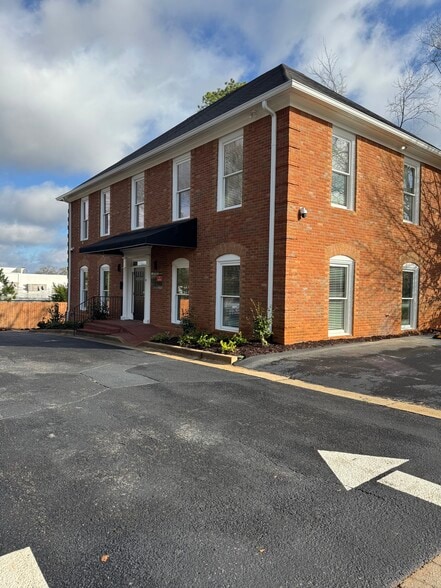 More Photos Of 610 Colonial Park Dr, Roswell Medical For Lease
