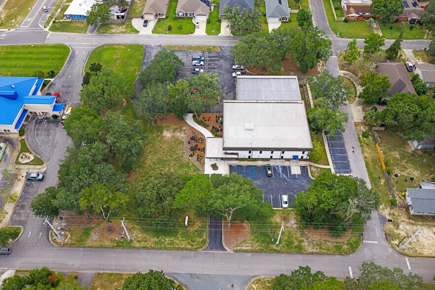 More Photos Of 313-315 Edge Ave, Valparaiso Office For Sale