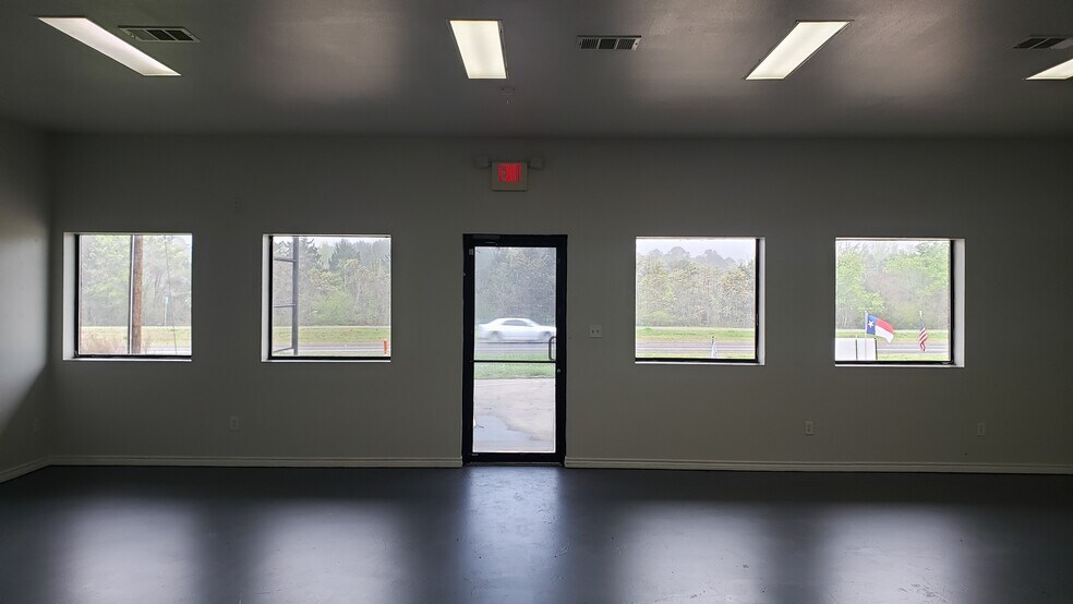 More Photos Of 6725 E US Highway 80, Longview Storefront Retail Office For Lease