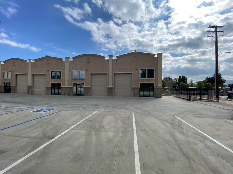 More Photos Of 327 W E St, Colton Warehouse For Lease
