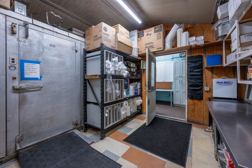 More Photos Of 3248 Blackwood Dr, Nashville Bar For Sale