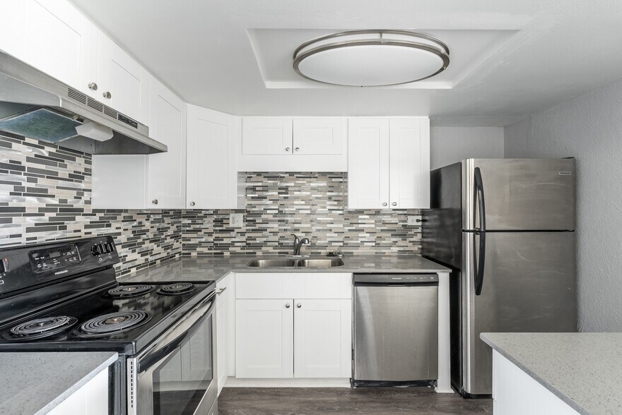 More Photos Of 5659 Del Prado Dr, Tampa Apartments For Sale