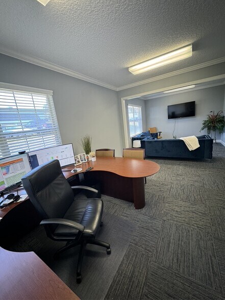 More Photos Of 11555 Central Pky, Jacksonville Office For Sale