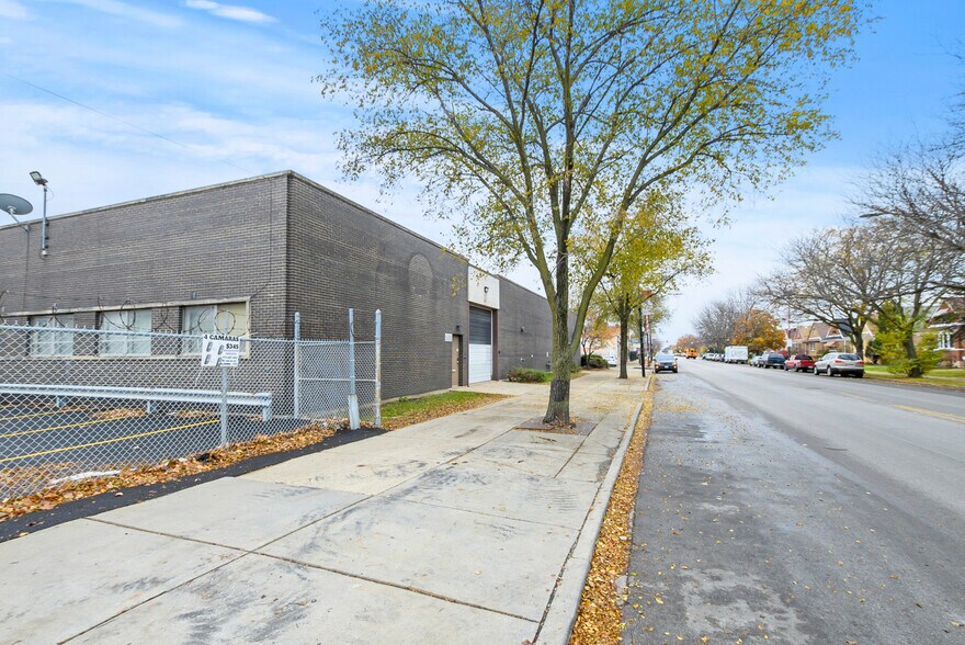More Photos Of 3605 W 63rd St, Chicago Distribution For Lease