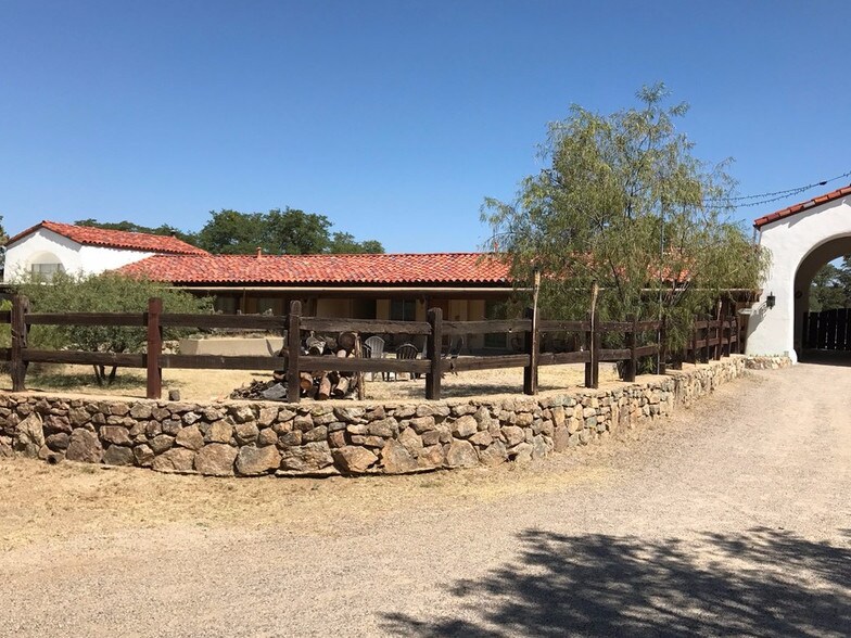 More Photos Of 1170 Rancho Robles Rd, Oracle Hotel For Sale