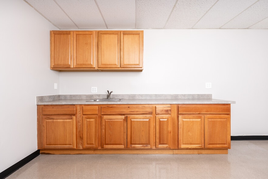 More Photos Of 4891-4895 Pacific Hwy, San Diego Office For Lease