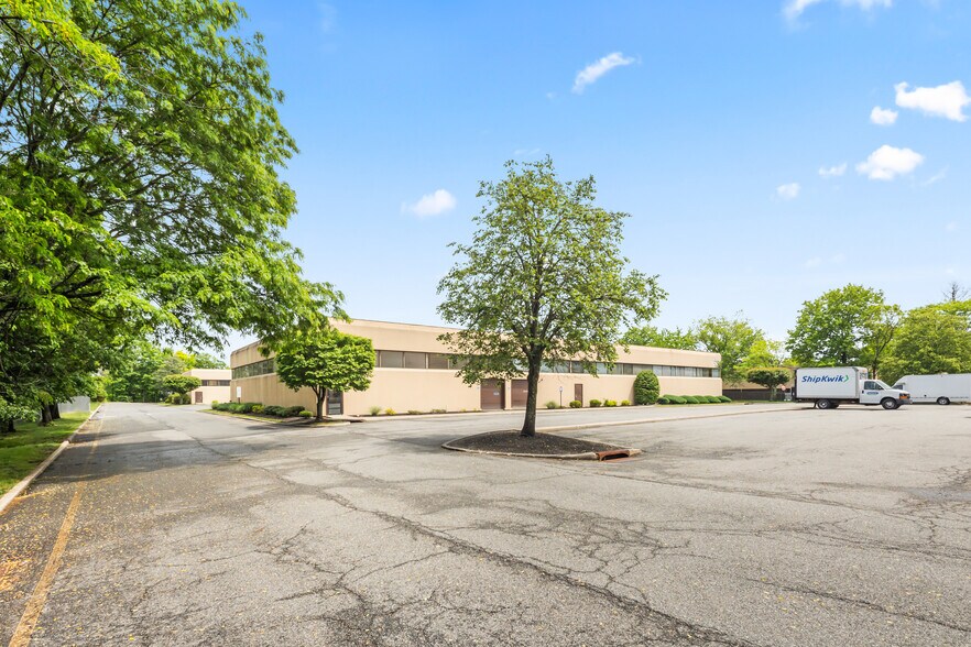 More Photos Of 80 Red Schoolhouse Rd, Chestnut Ridge Office For Lease