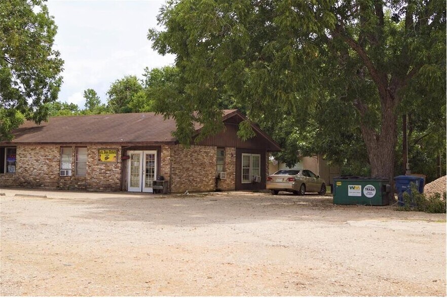 More Photos Of Highway 290, Elgin Office For Sale