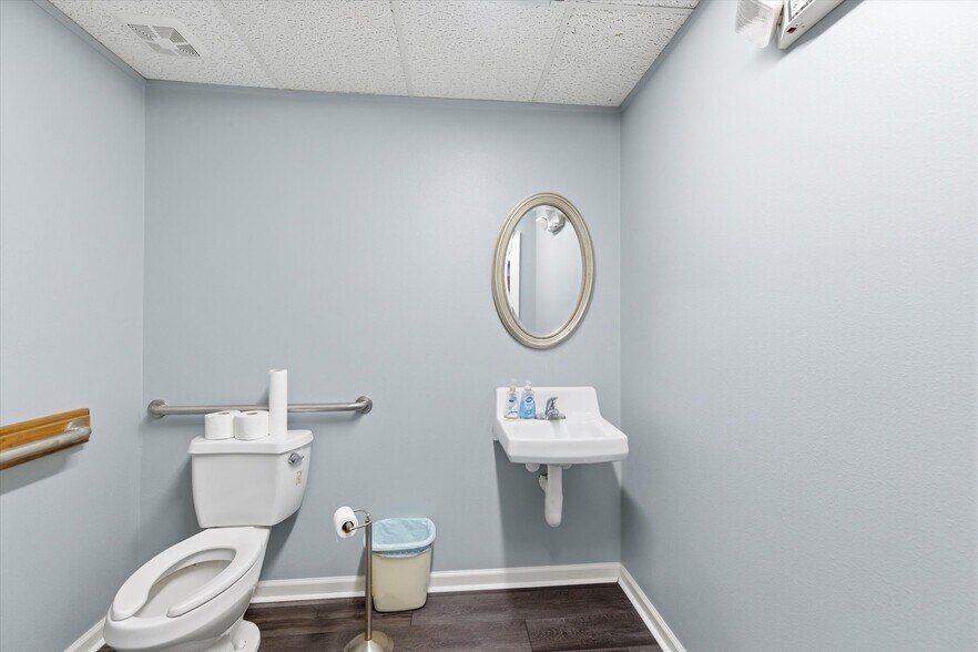 More Photos Of 150 John Knox Rd, Tallahassee Office For Lease