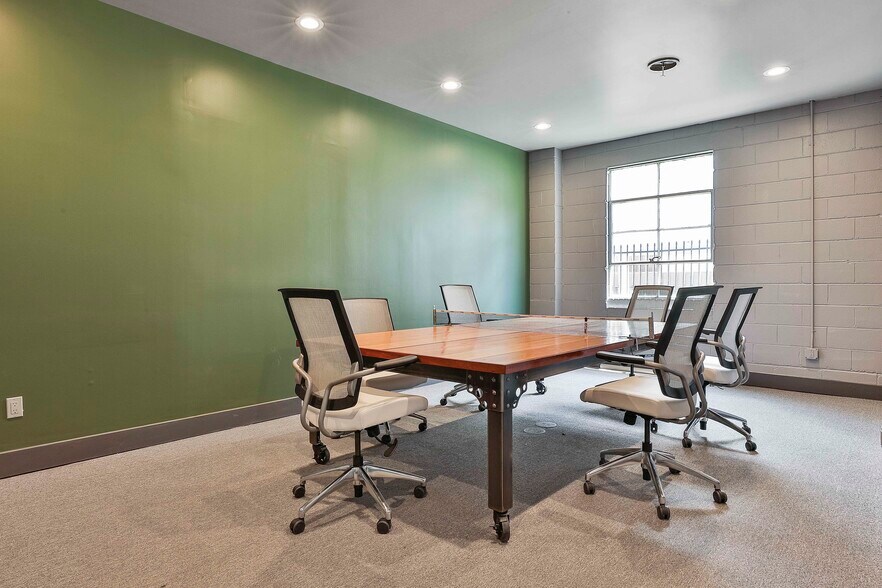 More Photos Of 147 Jackson St, Newnan Freestanding For Lease