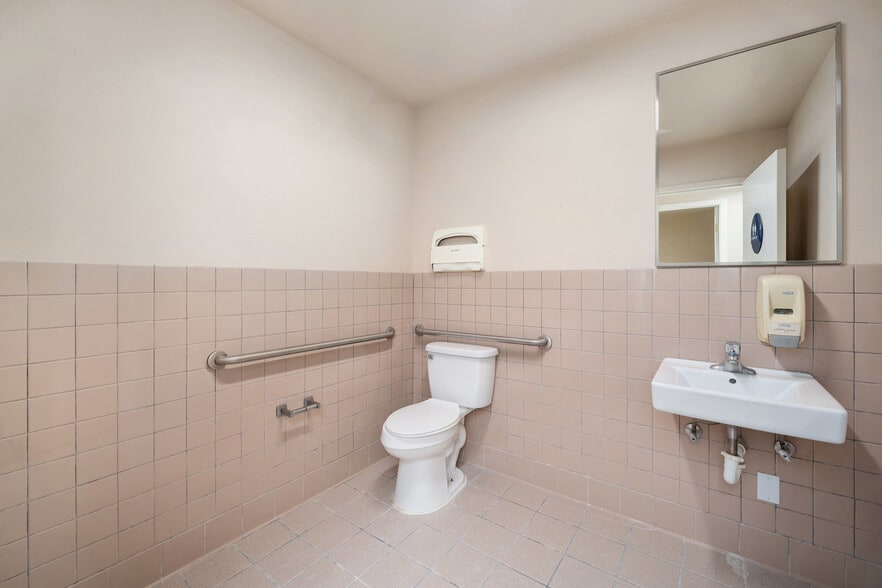 More Photos Of 741 Paso Robles St, Paso Robles Warehouse For Lease