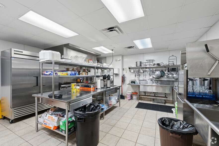 More Photos Of 1670 Main St, Sarasota Religious Facility For Sale