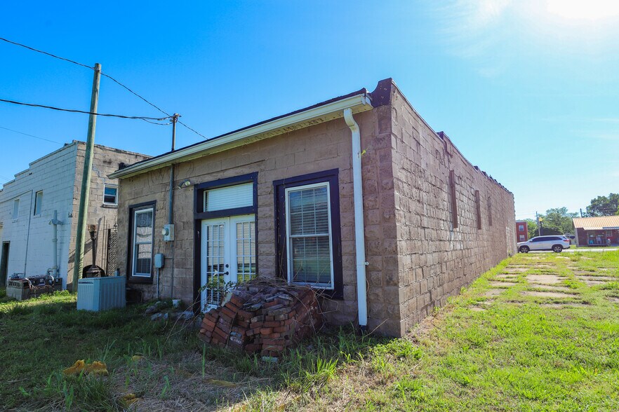 More Photos Of 210 Main St, Hazel Storefront For Sale