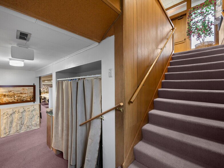 More Photos Of 39590 Pioneer blvd, Sandy Religious Facility For Sale