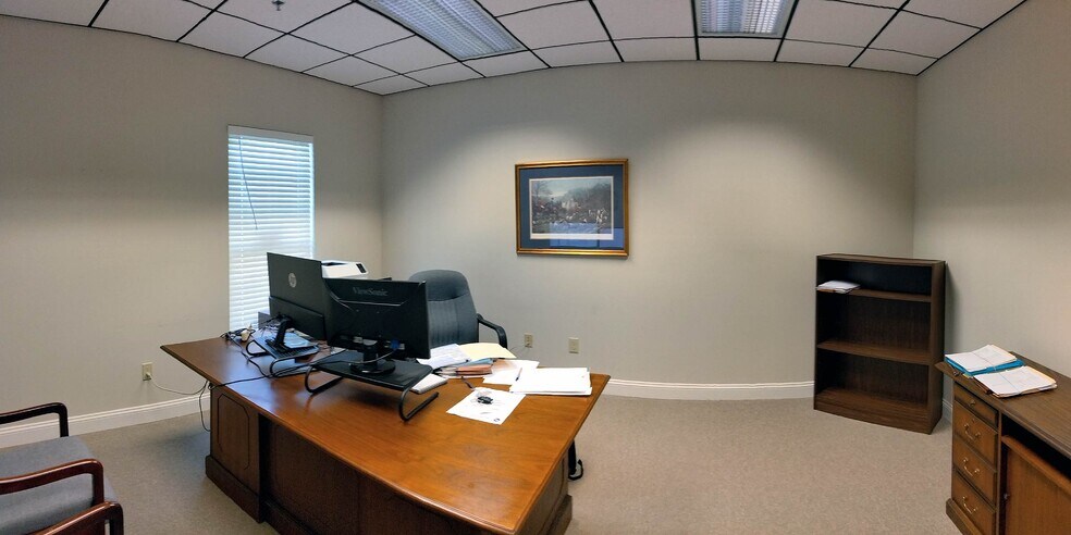 More Photos Of 7229 Albemarle Rd, Charlotte Office For Sale