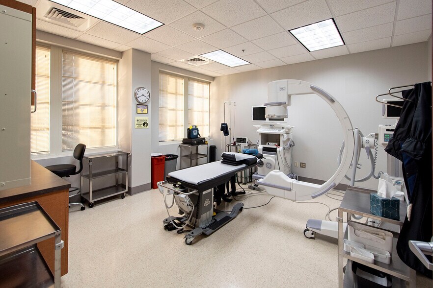 More Photos Of 12610 N Community House Rd, Charlotte Office For Sale