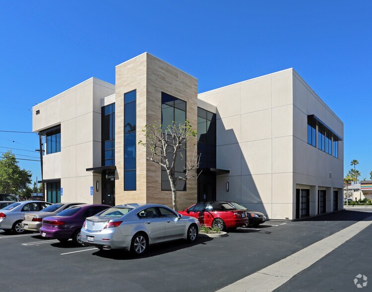More Photos Of 293 S Main St, Orange Medical For Lease