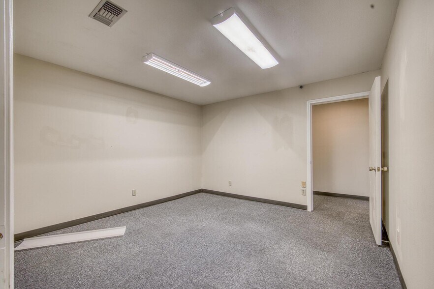 More Photos Of 1014 Creighton Rd, Pensacola Flex For Lease