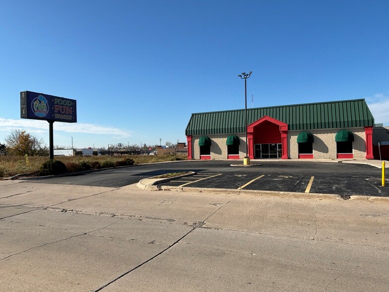 More Photos Of 200 Collins Rd NE, Cedar Rapids Specialty For Lease