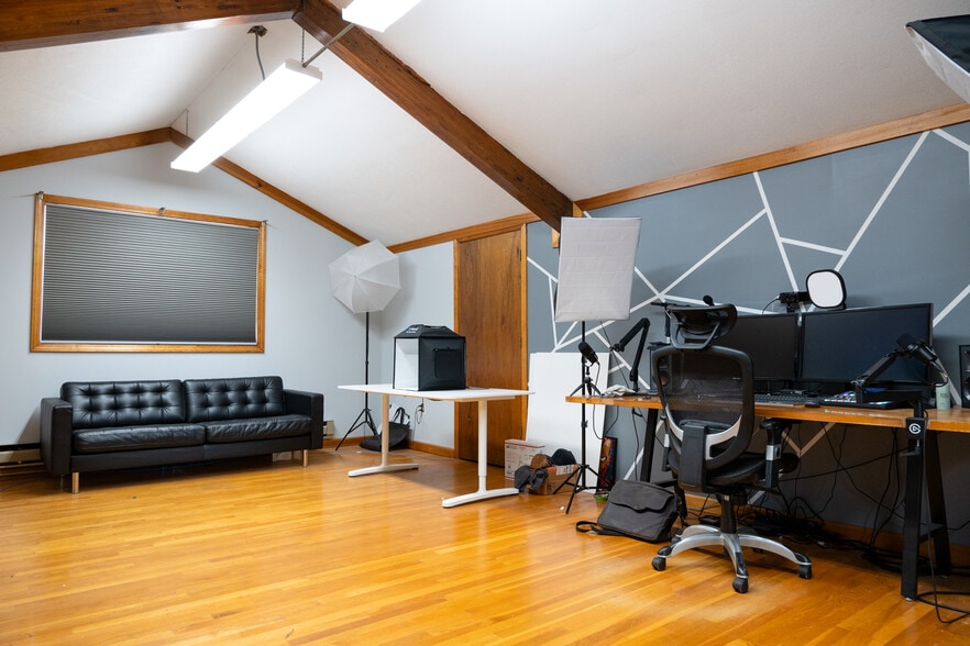 More Photos Of 737 Washington St, Pembroke Light Manufacturing For Sale