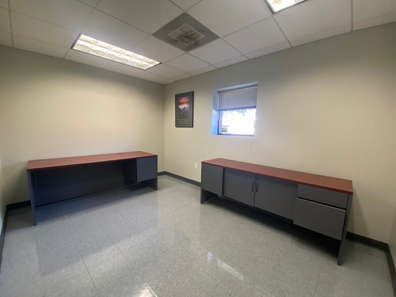 More Photos Of 7030 Wespark Cir, Beaumont Warehouse For Lease