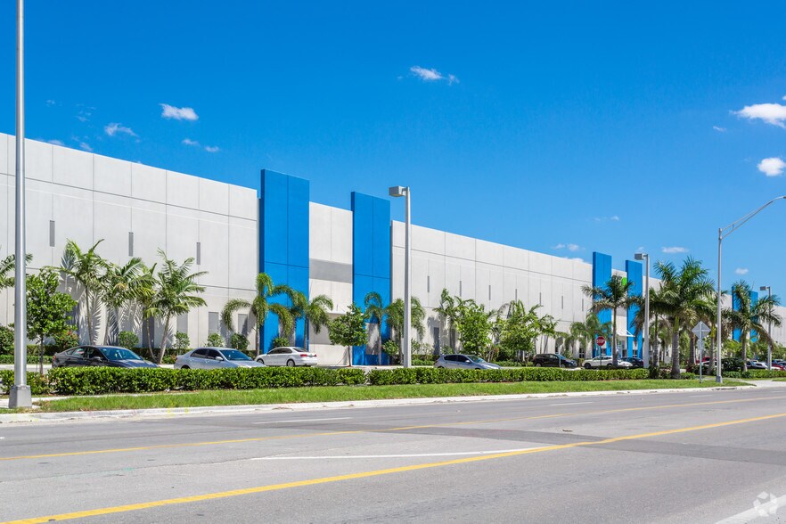 More Photos Of 9001-9101 NW 87th Ave, Medley Warehouse For Lease