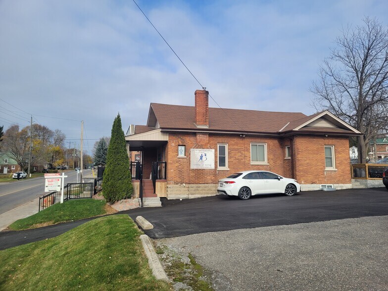 More Photos Of 23 Scugog St, Clarington Office For Sale