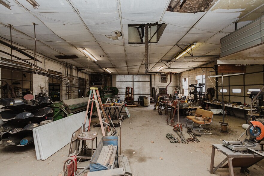 More Photos Of 410 N Commercial Ave, Sedgwick Storefront For Sale