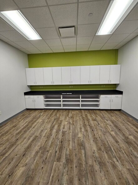 More Photos Of 1130 E Walnut St, Carbondale Freestanding For Lease