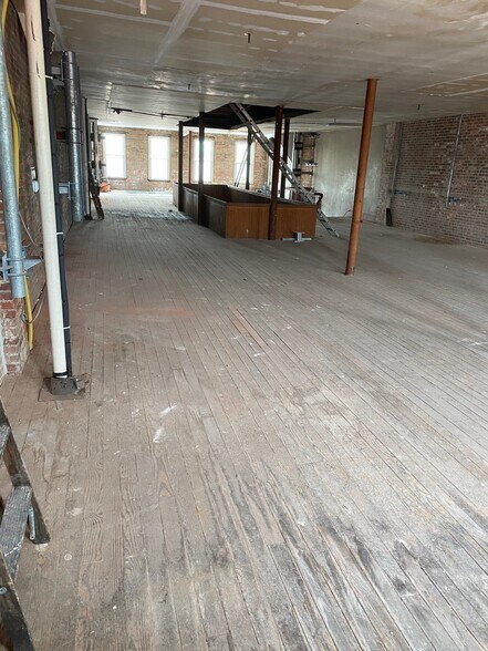 More Photos Of 10-16 W Main St, Freehold Office Residential For Lease