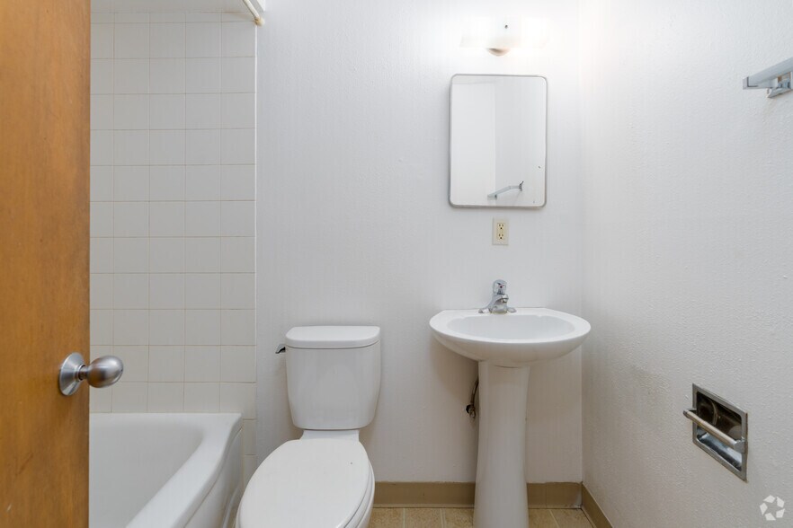 More Photos Of 515 S Coeur D' Alene St, Spokane Apartments For Sale