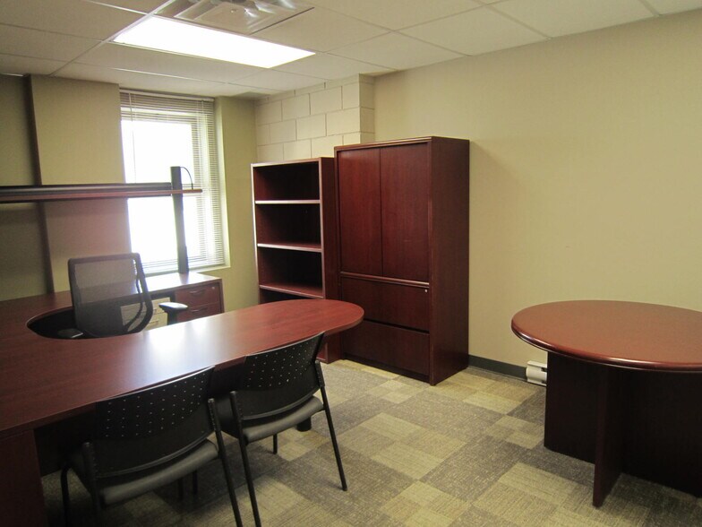 More Photos Of 1970 Merivale Rd, Ottawa Flex For Lease