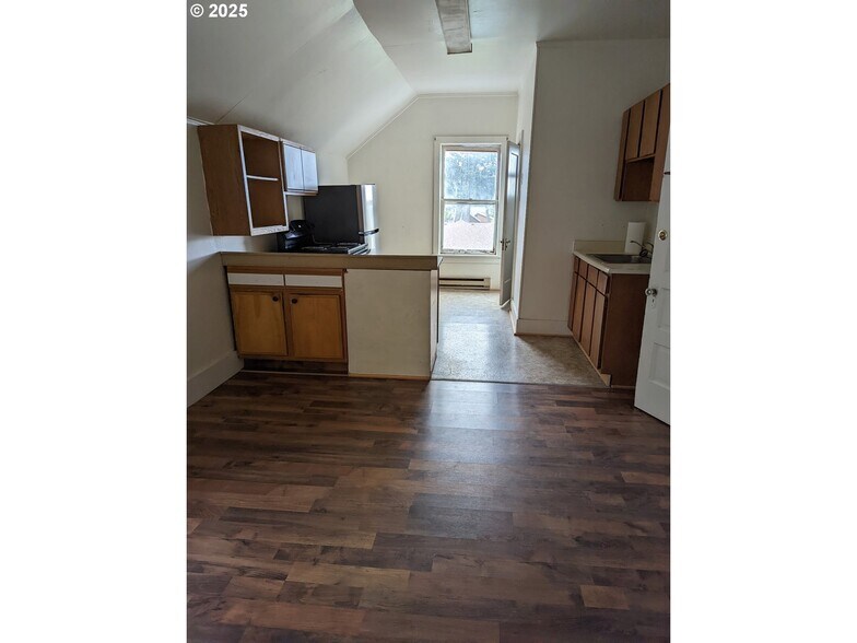 More Photos Of 935 Jackson St, Port Orford Apartments For Sale