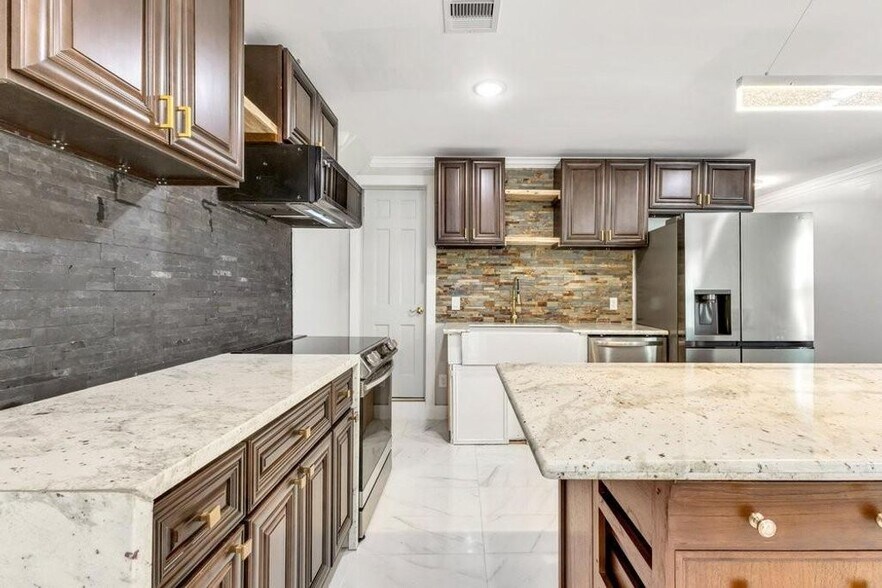 More Photos Of 6325 Riverview Way, Houston Apartments For Sale