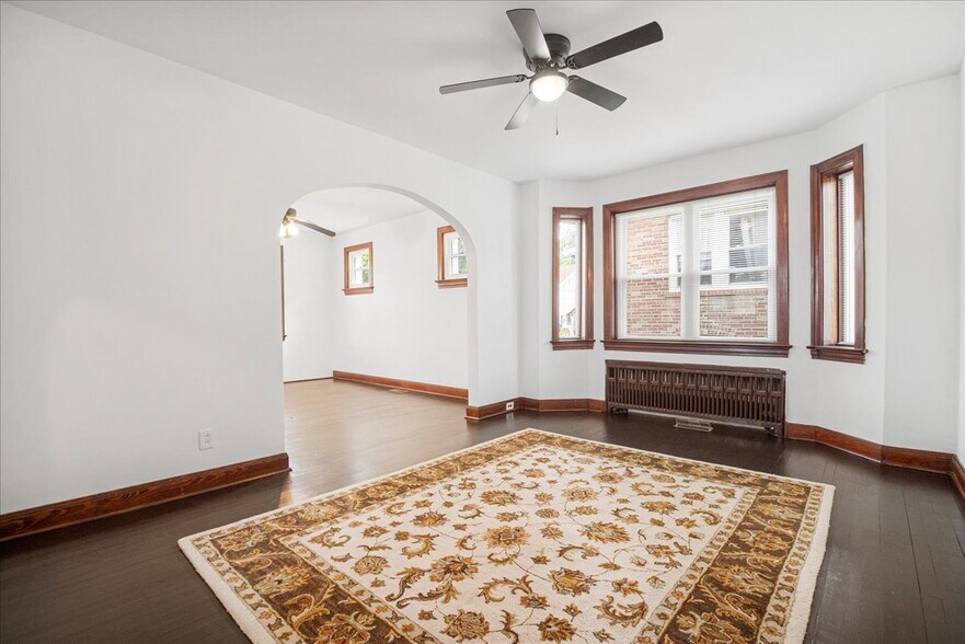 More Photos Of 8700 Gravois Rd, Saint Louis Storefront Retail Residential For Sale